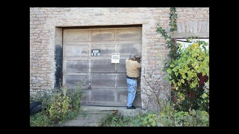 Inside This Abandoned Barn Hides A secret Paradise !!!