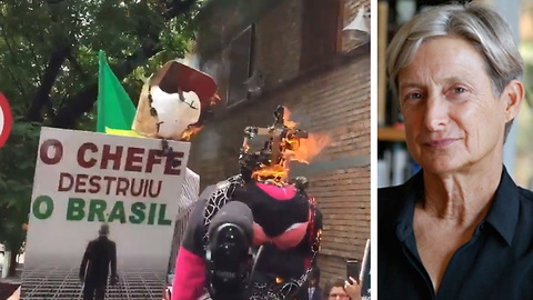 Público e ativistas fazem cordão de proteção a Judith Butler em SP