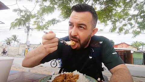 Eating solo in dangerous Dominican Republic hood! 🇩🇴