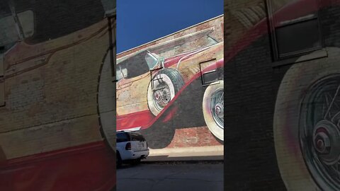 Mural in Auburn Indiana of a Dusenberg