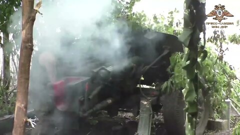 The 100th brigade of the DPR helps destroy the enemy’s defenses in the fortified area near Pesok