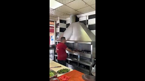 Kebapçı_Muzo_dan_Zırhta_çekilmiş_Kebap_Dürüm