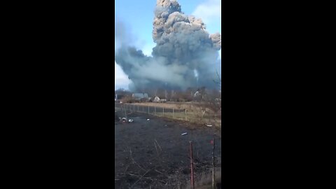 Massive explosion at ammunition warehouse of Armed Forces of #Ukraine in Kalinovka, Vinnitsa.