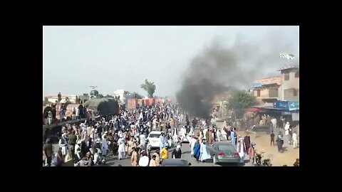 PAKISTAN - Major Clash Between TLP And Government Para-Military Forces