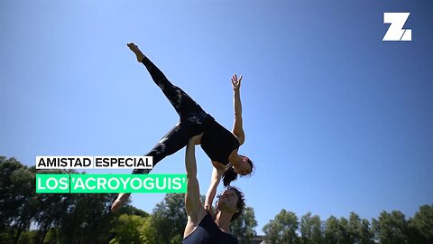 Amistad especial: Los 'acroyoguis'