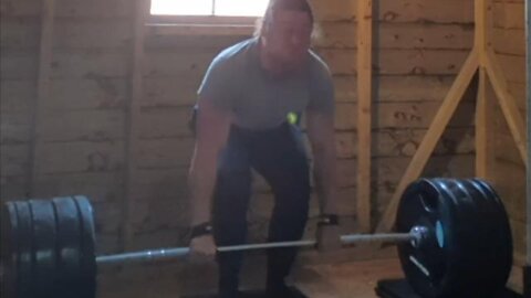 180 Kgs x 6 Deadlift. NEW REP PR!