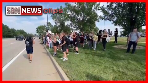 Students at Thunder Ridge High School in Denver, CO Walked Out of Class Over Covid Mandates - 3396