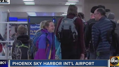 Travelers making their way back to Sky Harbor Monday morning to return home