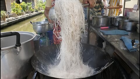 Fried noddles with sweet and sour pork_thai street food