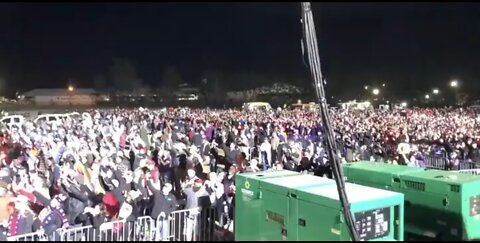 A 360 Degree Look At The Huge Crowd At The Trump Rally