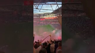 Festa da torcida do Liverpool após o título da Copa da Inglaterra