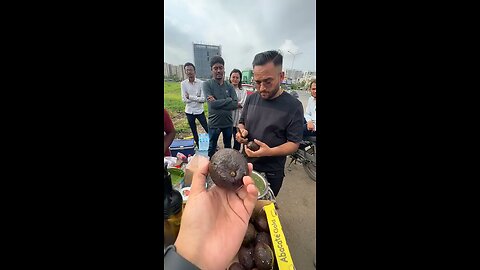 avacado sandwich making on streets