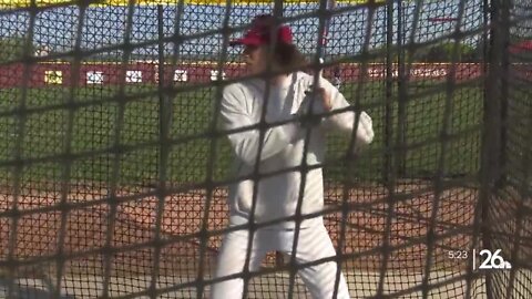 De Pere Redbirds sophomore Easton Arendt is making baseball look easy one-handed