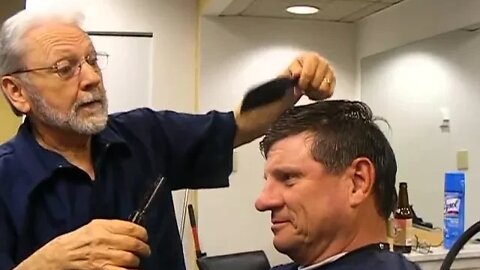 Haircut with a straight razor.AVI