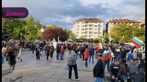 In Bulgaria, a group with Ukrainian flags tried to break through to the monument to the soldiers of the Soviet Army, but met a tough rebuff from local residents