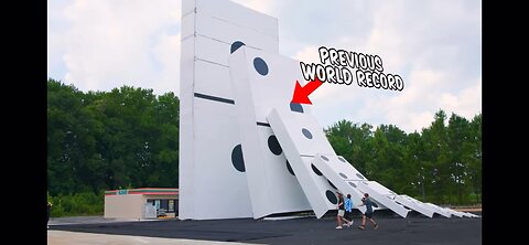 World’s biggest domino in the world 🤦‍♂️