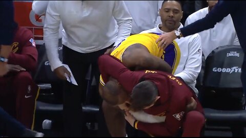 Kevin Love HEADLOCKS LeBron James 😬🤕