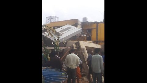 Building fell in Bengaluru 🙄