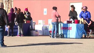 Servicios de la Raza donates Thanksgiving meal to hundreds of families