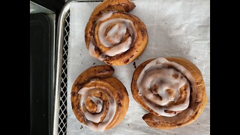 Air fryer cinnamon rolls