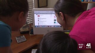 Kansas City organization helps parents discuss social media with their children