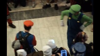 Dragon*Con 2018 dance-off between Mario vs Luigi