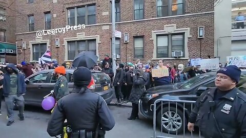 #happeningnow in Queens Ny. A drag story hour is taken place were it met with counter protesters