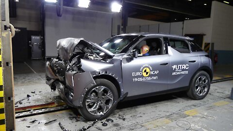 Crash test of 10 luxury cars