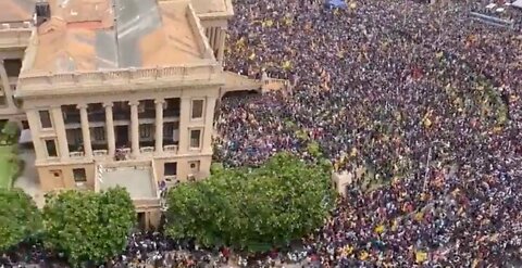 The People of Sri Lanka have Stormed the President's Home