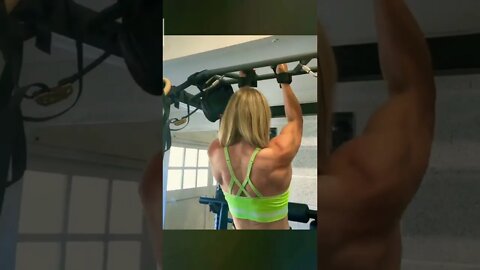 Women pull ups 💪workout motivation #shorts #pullups🔥 #fitnessmodel #fitnessgirl🏃‍♀️ #bodybuilding 💪