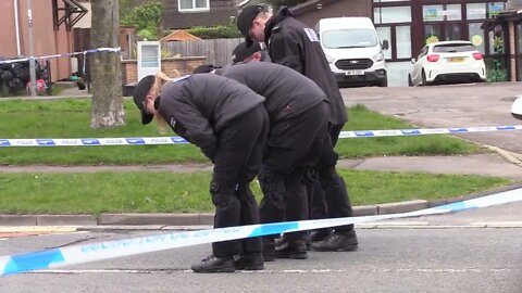 Bristol Street Closed Police Conduct Fingertip Search After Gunshots Heard | Bristol