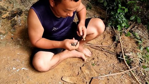 Using primitive tools, fire Wilderness Survival Challenge /8