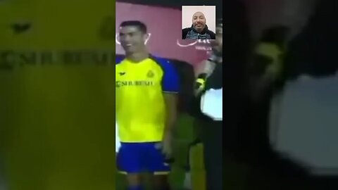 شاهد بالفيديو | رونالدو لجماهير النصر باللغة العربية ‎أنا عالمي 🤣💛