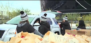 Las Vegas Raiders providing Thanksgiving meal to families across Southern Nevada