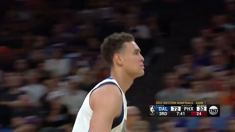 Suns crowd boo again after Powell gets a runaway to the rack to put the Mavs up 40