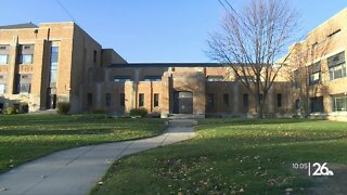 Oshkosh school board votes on future of Merrill School