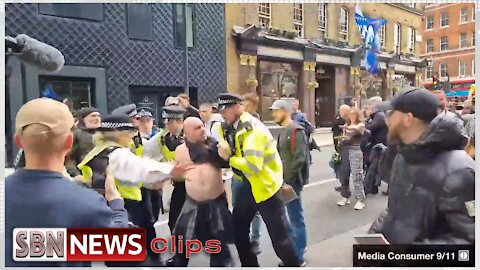 Protesters Being Arrested; An Officer Claims To Have Been Punched - 4659