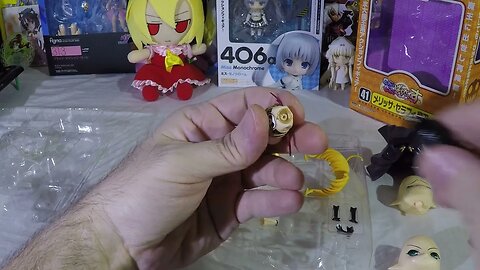 Removing a broken Nendoroid neck peg