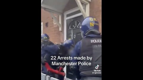 BRITISH POLICE ARREST CITIZENS🇬🇧💂‍♀️🚨🏠👨‍💻WHO POSTED PROTEST ON SOCIAL MEDIA👩‍💻📲💂💫