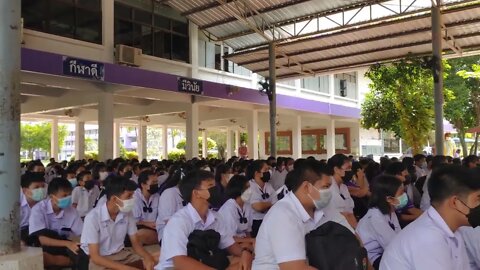 Choosing a Class President at a Thai High School