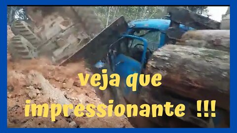 VEJA ESSE VÍDEO IMPRESSIONANTE ! SERÁ QUE O MOTORISTA SOBREVIVEU ? 😲