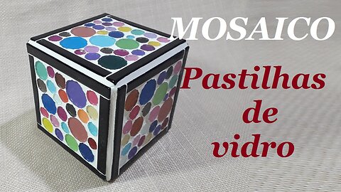 MOSAICO COM PASTILHAS DE VIDRO - CUBO COLORIDO COM CÍRCULOS - @lucibuzo