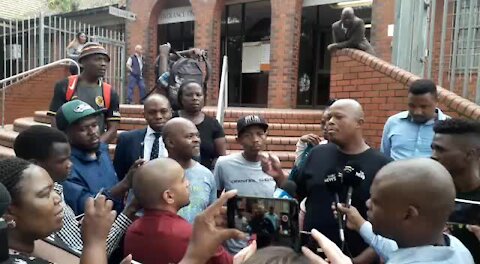 SOUTH AFRICA - Durban - Mampintsha outside Pinetown magistrates Court (Videos) (Hx3)