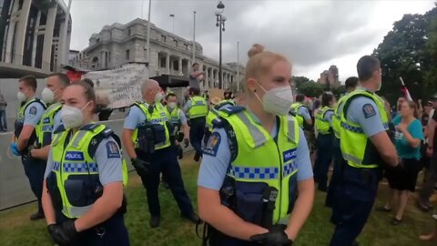 NEW ZEALAND 🇳🇿 What is wrong with your cops?