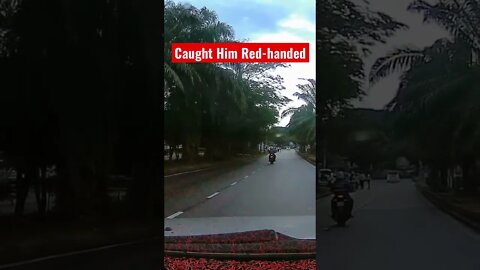 No helmet 🪖 motorcycle riders are everywhere… not only risking themselves but others (DashCam)