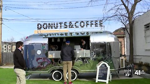 Outdoor donut cafe thrives in pandemic