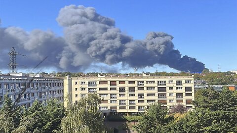 Watch: Fire Breaks Out At World's Largest Produce Market In Paris