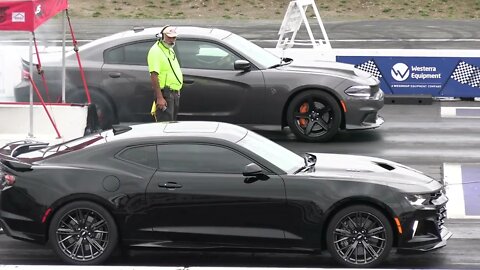 Hellcat vs ZL1 Camaro - drag racing-3