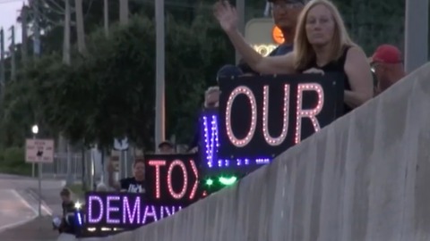 St. Lucie River is dead, activist say as they host vigil atop Roosevelt Bridge