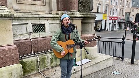 Another excellent performance! The beautiful voice of musician Koagula busking.